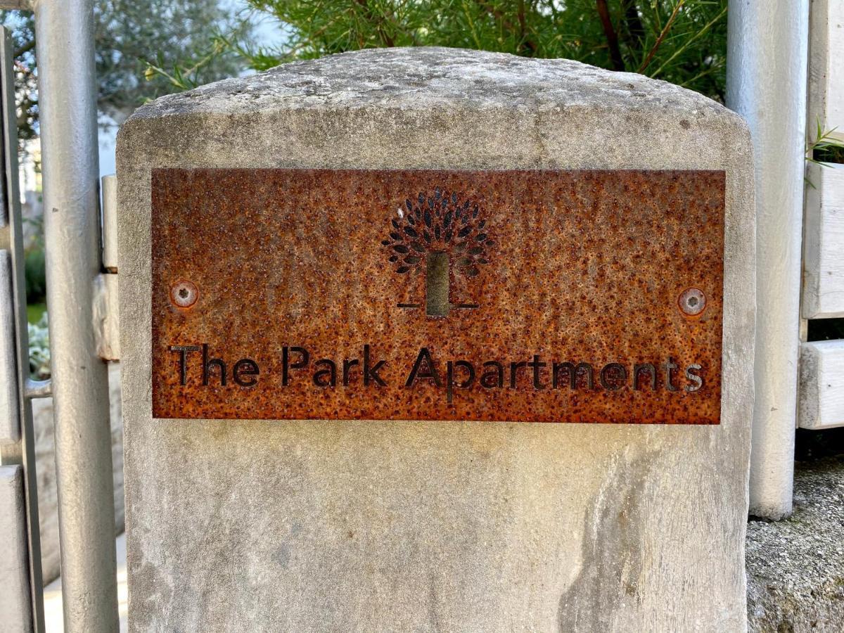 The Park Apartments ซาดาร์ ภายนอก รูปภาพ